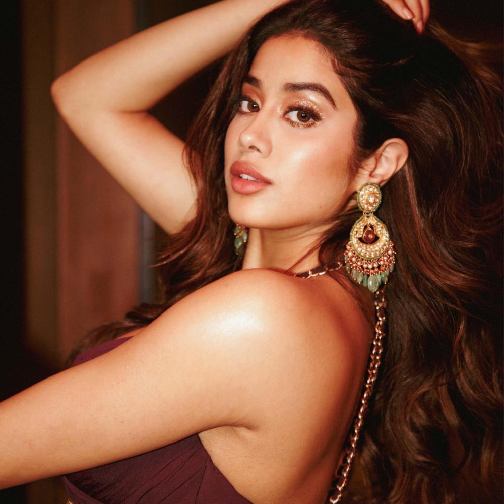 janhvi-kapoor-new-look-photos